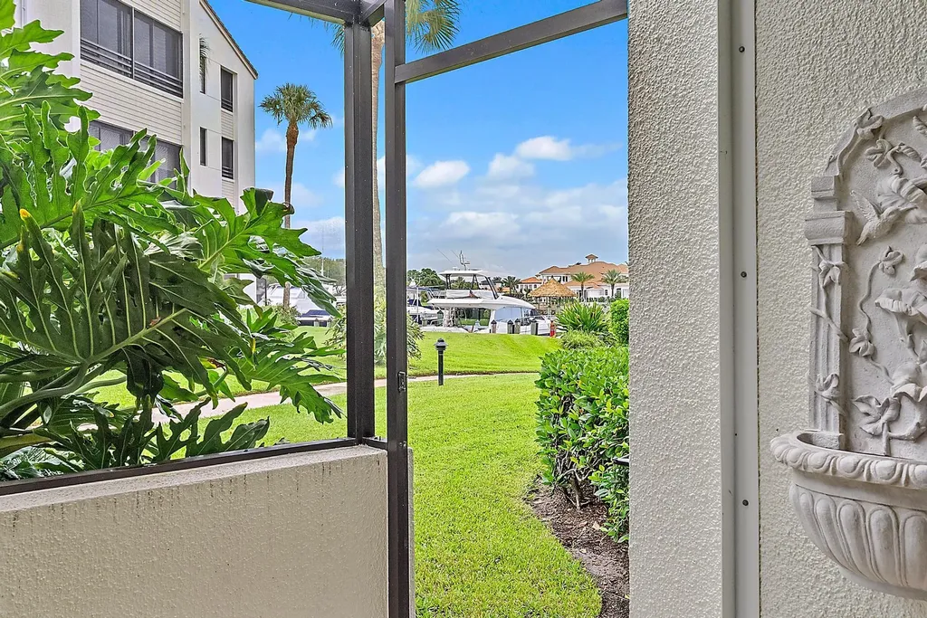 811 Oak Harbour Drive Juno Beach FL 33408
