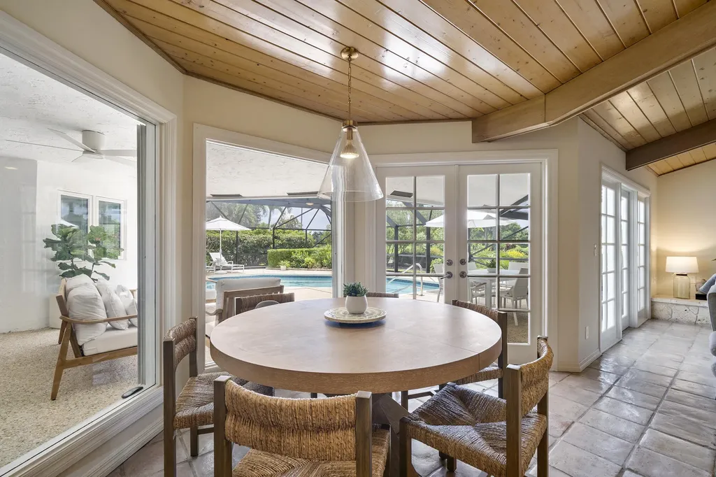 10252 Shireoaks Lane Boca Raton FL 33498