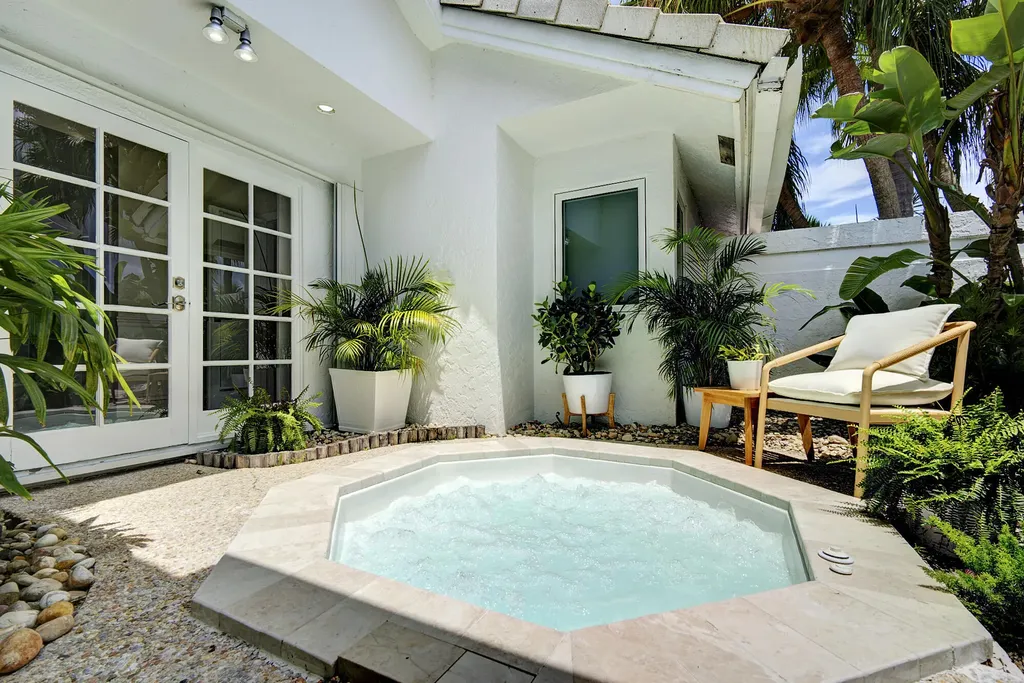 10252 Shireoaks Lane Boca Raton FL 33498