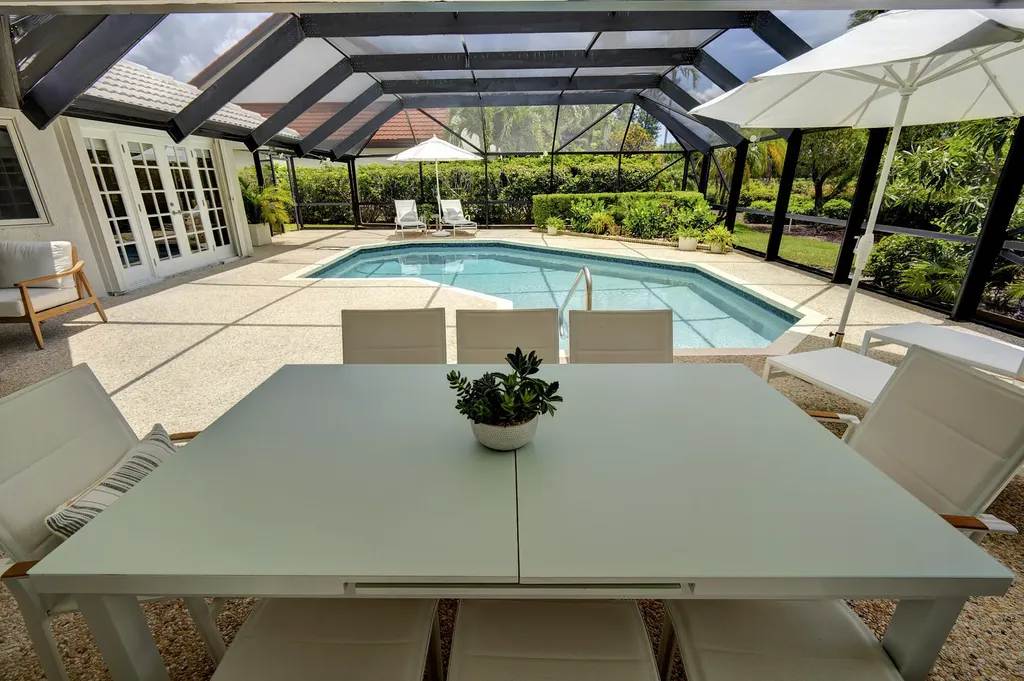10252 Shireoaks Lane Boca Raton FL 33498