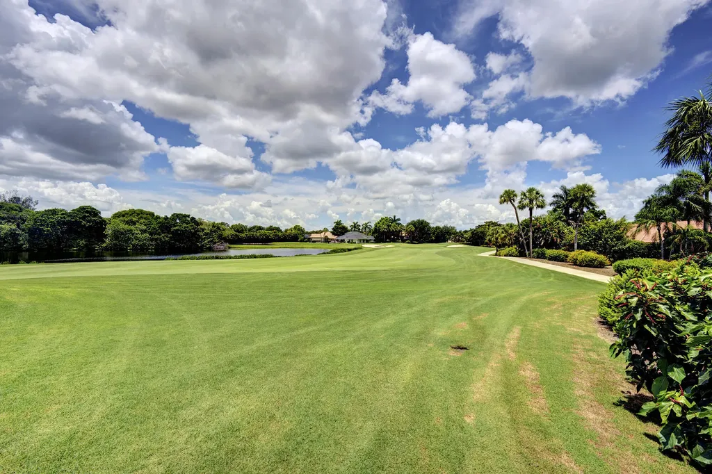 10252 Shireoaks Lane Boca Raton FL 33498