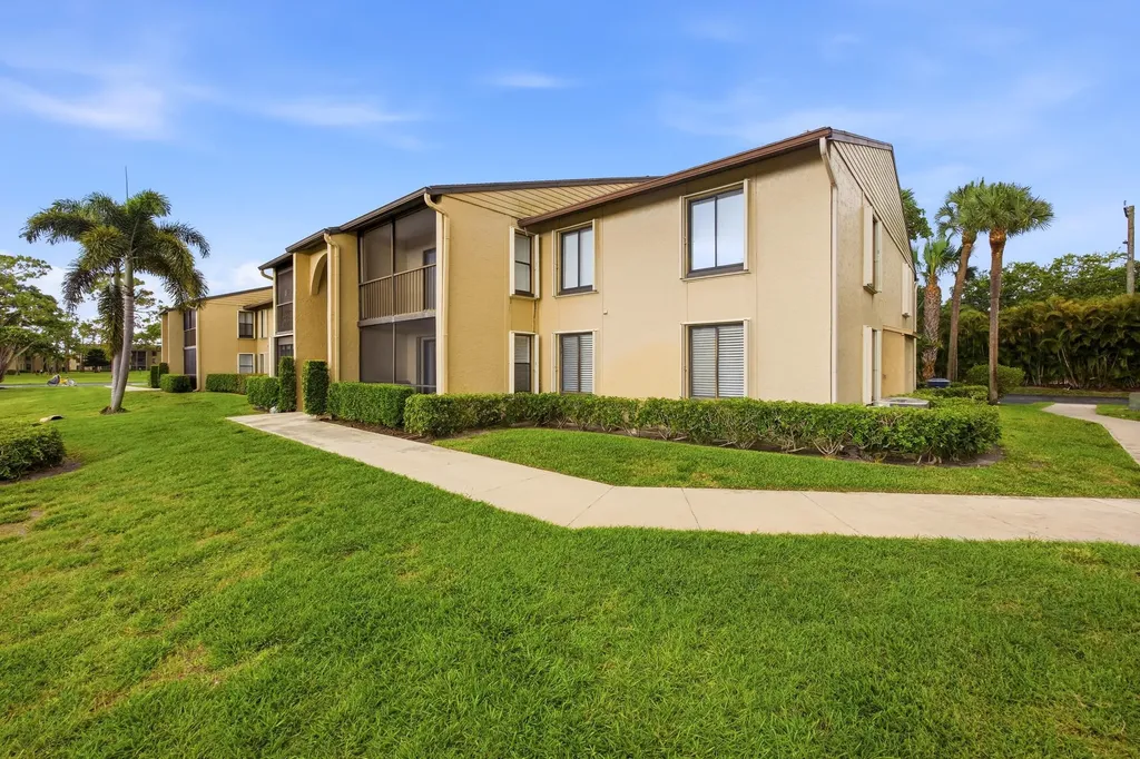 722 Sunny Pine Way Greenacres FL 33415