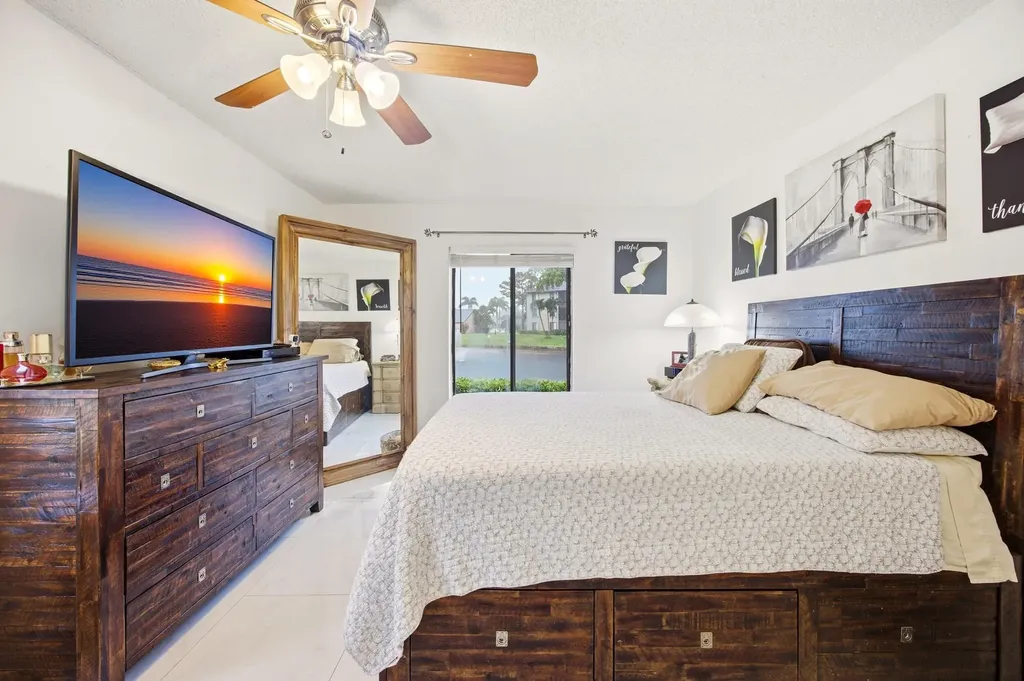 722 Sunny Pine Way Greenacres FL 33415