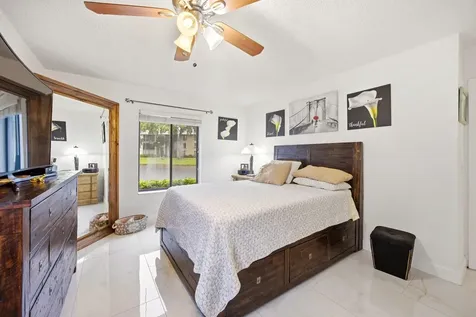 722 Sunny Pine Way Greenacres FL 33415