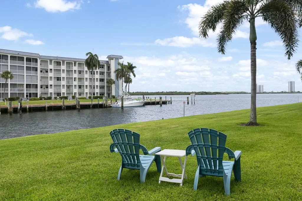 111 Shore Court North Palm Beach FL 33408
