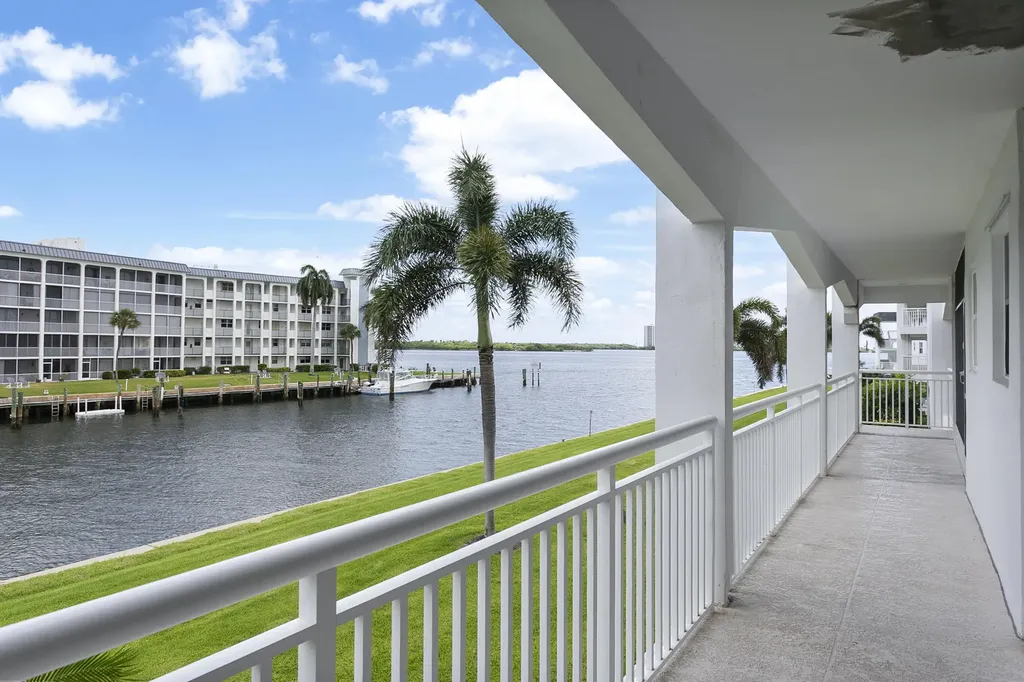 111 Shore Court North Palm Beach FL 33408
