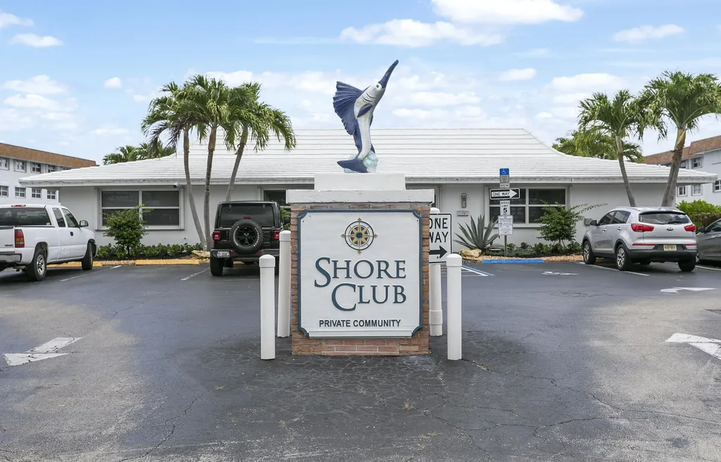 111 Shore Court North Palm Beach FL 33408