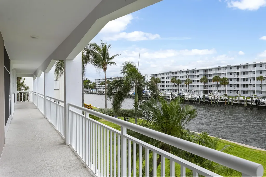 111 Shore Court North Palm Beach FL 33408