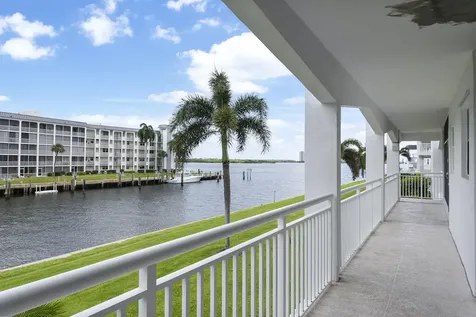 111 Shore Court North Palm Beach FL 33408
