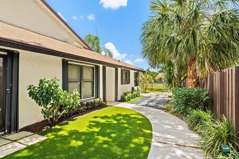 305 SW 28th Avenue Delray Beach FL 33445