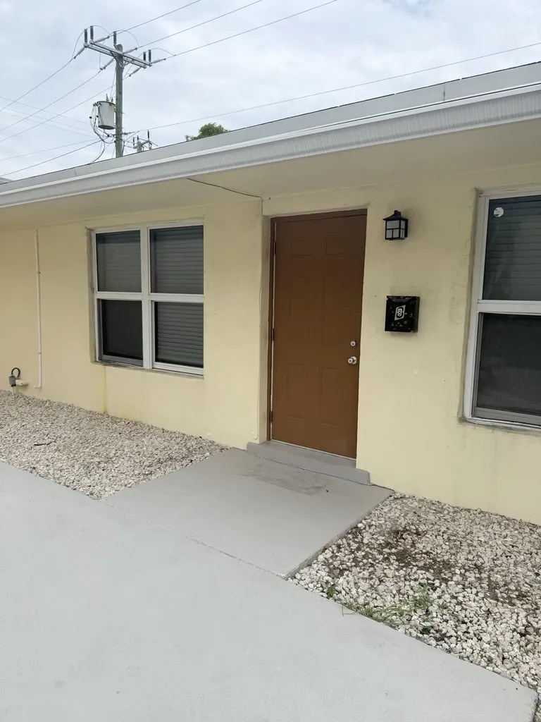 1913 NE 4th Street Deerfield Beach FL 33441