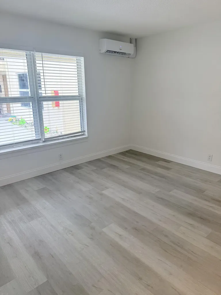 1913 NE 4th Street Deerfield Beach FL 33441