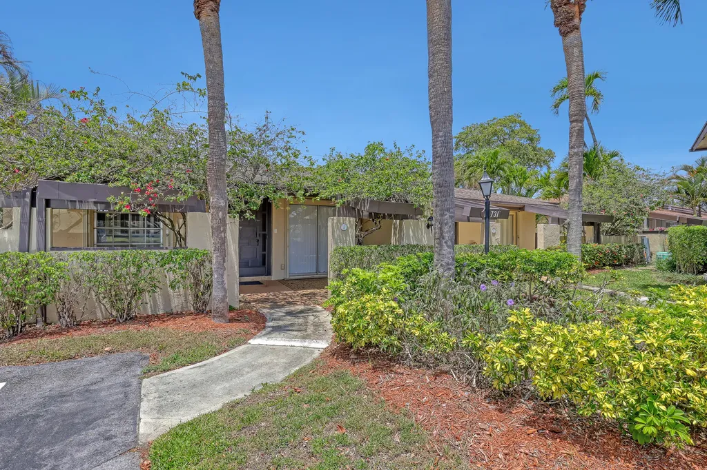 13731 Via Aurora Delray Beach FL 33484