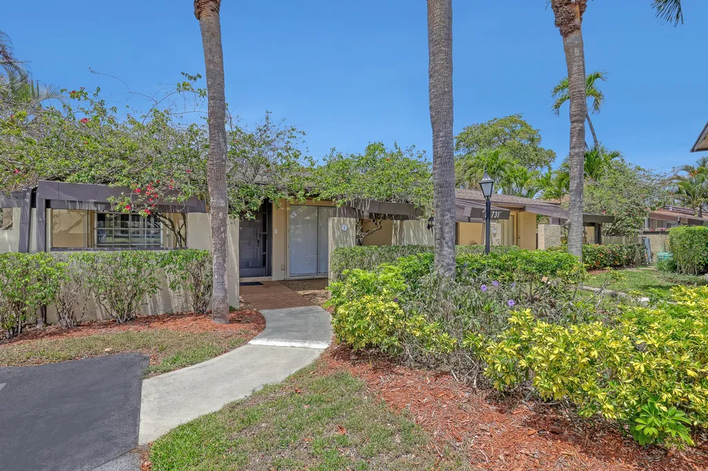 13731 Via Aurora Delray Beach FL 33484