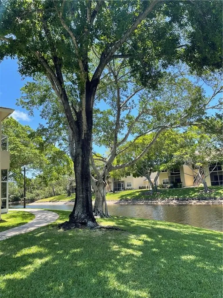 640 Cypress Club Way Deerfield Beach FL 33064