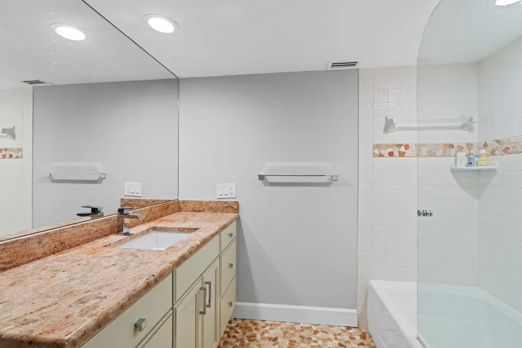 2435 Presidential Way West Palm Beach FL 33401