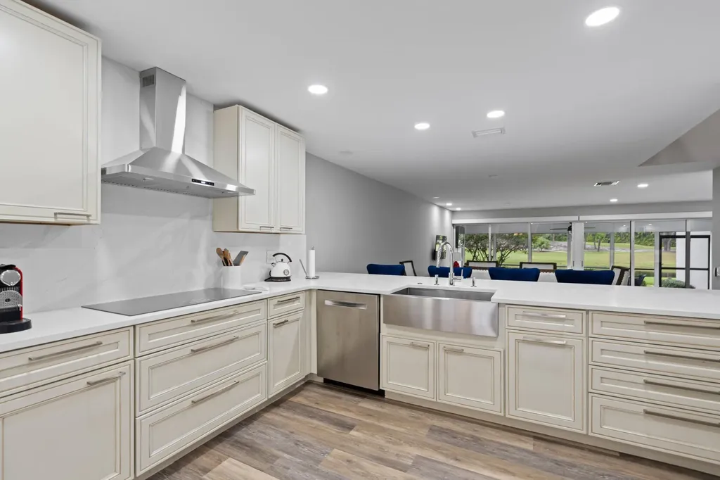 2435 Presidential Way West Palm Beach FL 33401