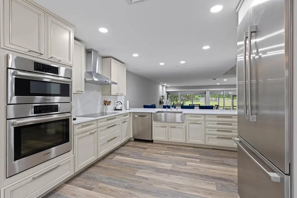 2435 Presidential Way West Palm Beach FL 33401