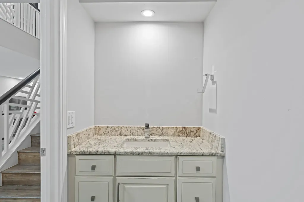 2435 Presidential Way West Palm Beach FL 33401
