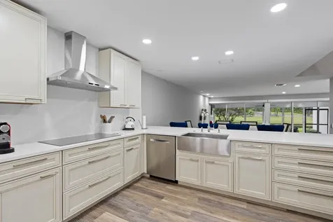 2435 Presidential Way West Palm Beach FL 33401