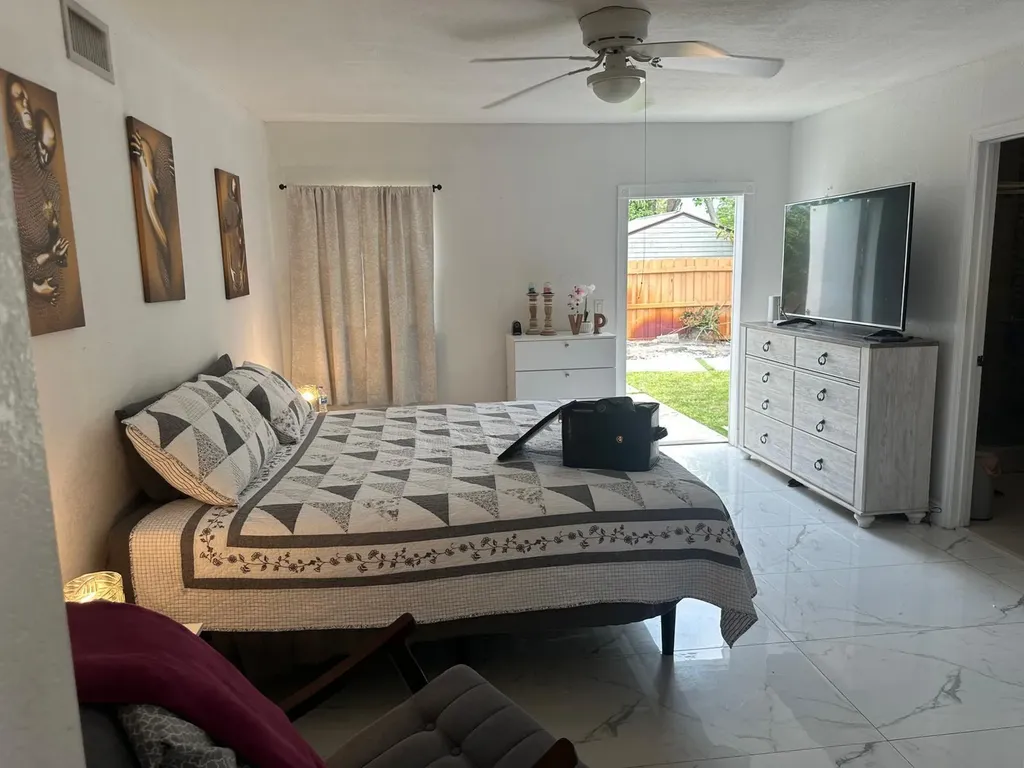 1420 N 70th Avenue Hollywood FL 33024