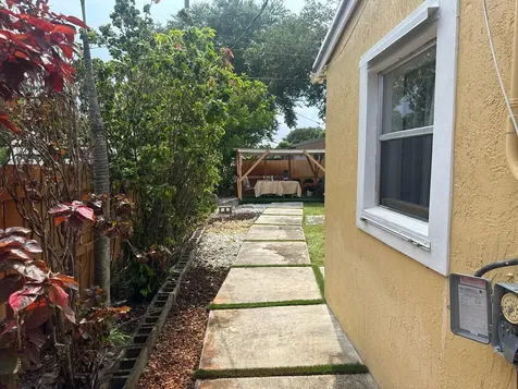 1420 N 70th Avenue Hollywood FL 33024