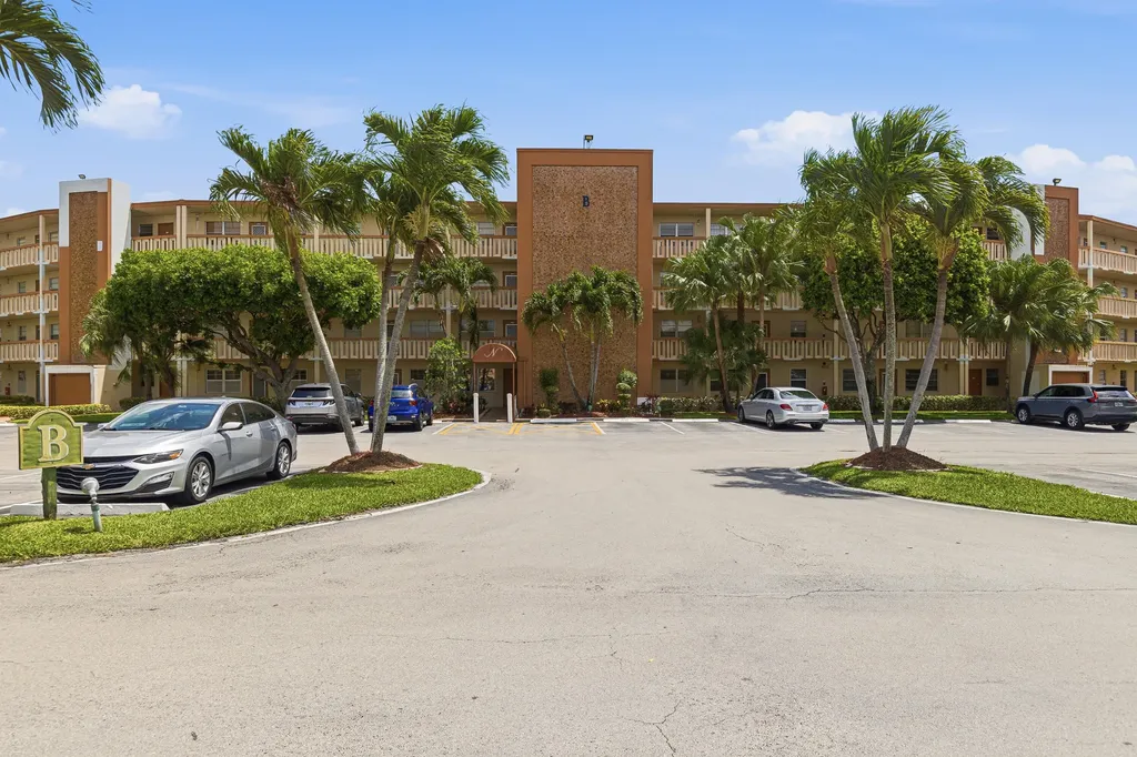 1025 Newcastle B Boca Raton FL 33434