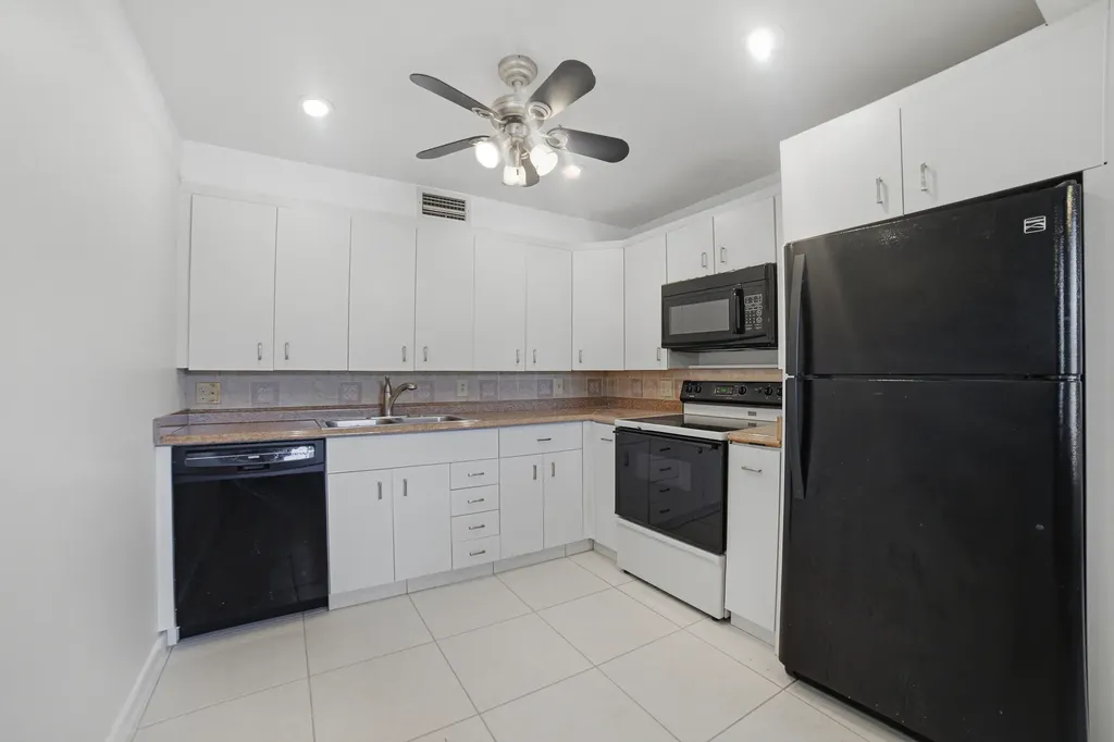 1025 Newcastle B Boca Raton FL 33434