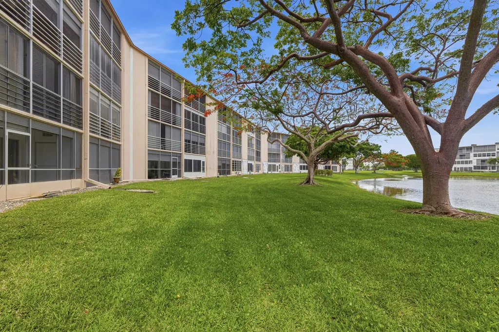 1025 Newcastle B Boca Raton FL 33434