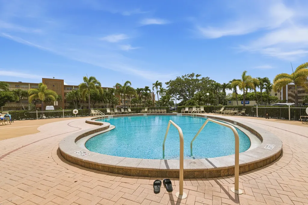 1025 Newcastle B Boca Raton FL 33434