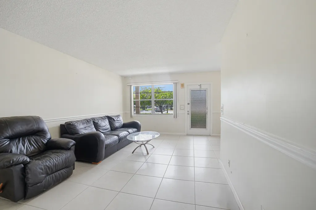 1025 Newcastle B Boca Raton FL 33434