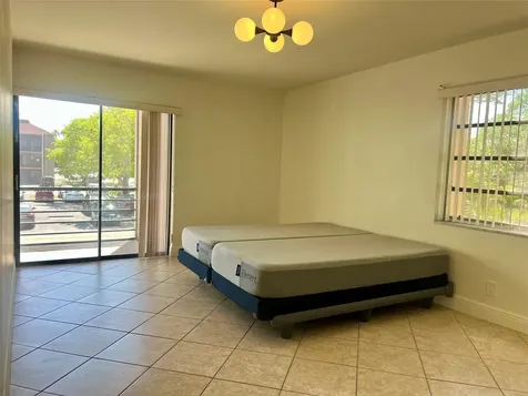 4000 N Hills Drive Hollywood FL 33021