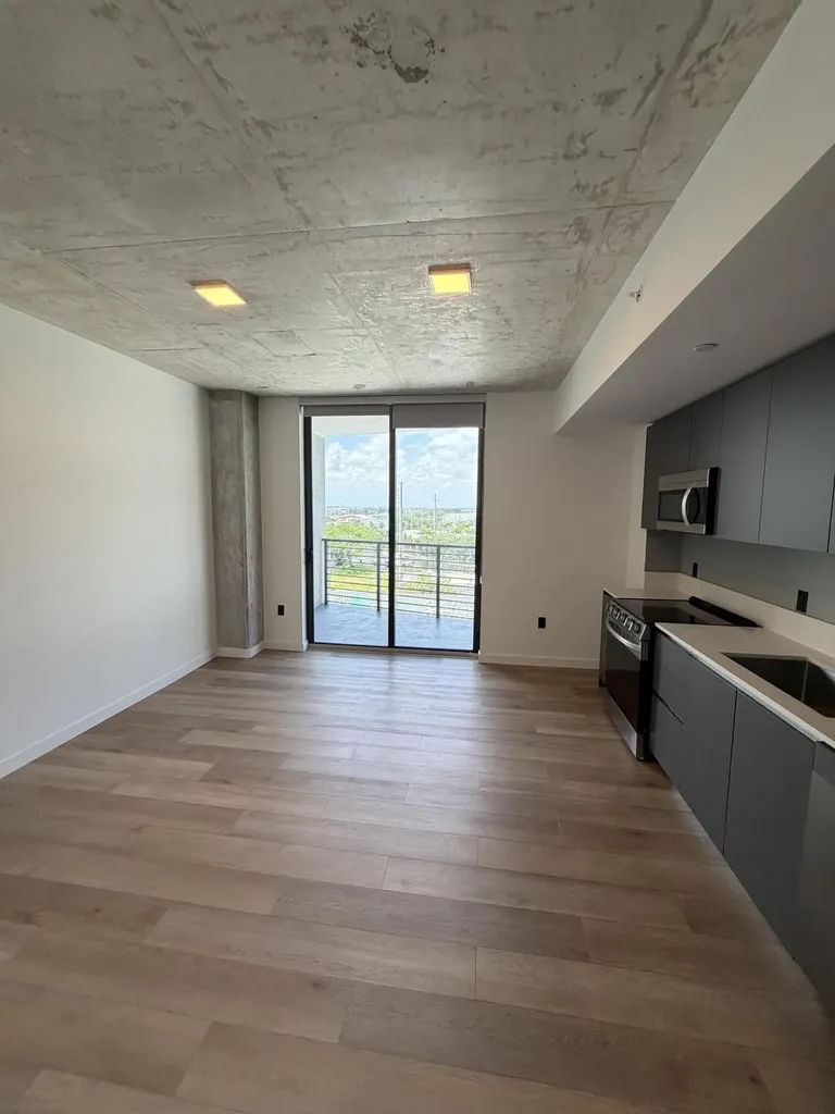 307 SW 5th Fort Lauderdale FL 33315
