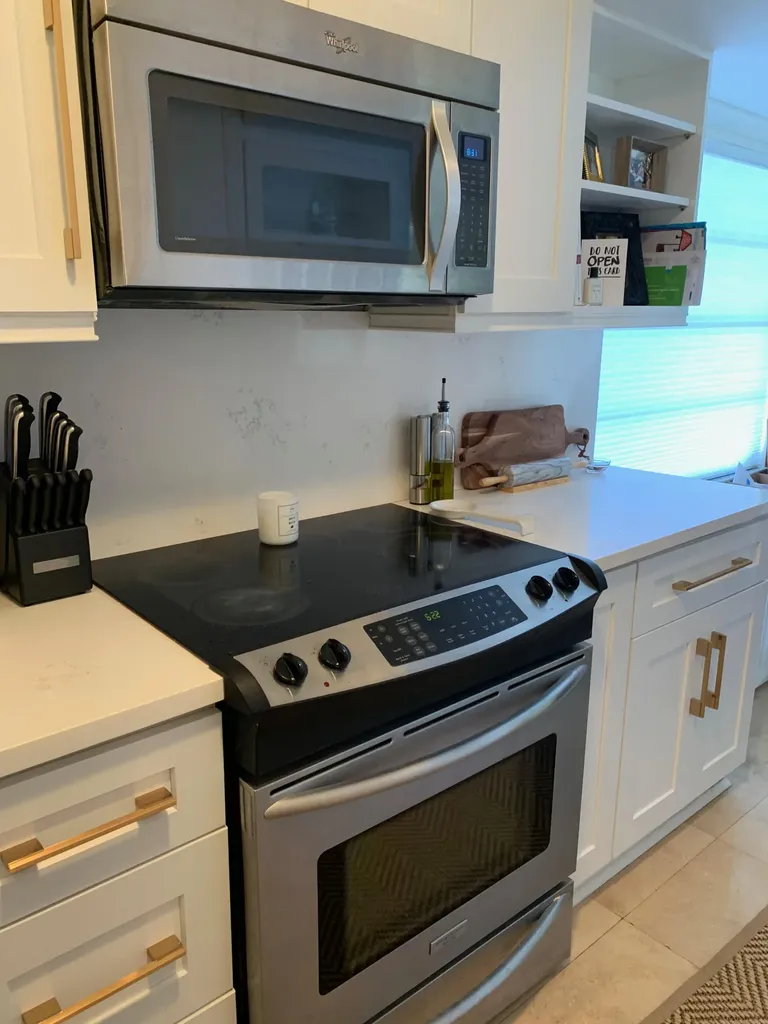 689 NE 6th Court Boynton Beach FL 33435