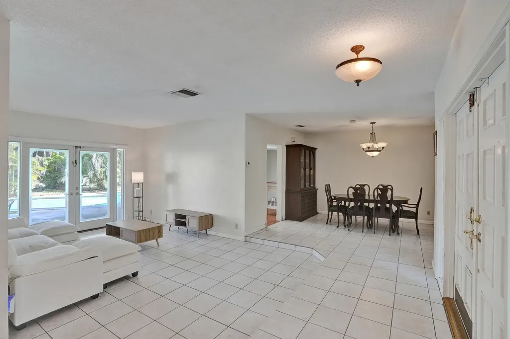 5200 SW 8th Street Plantation FL 33317