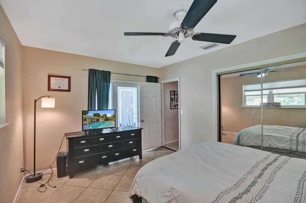 5200 SW 8th Street Plantation FL 33317