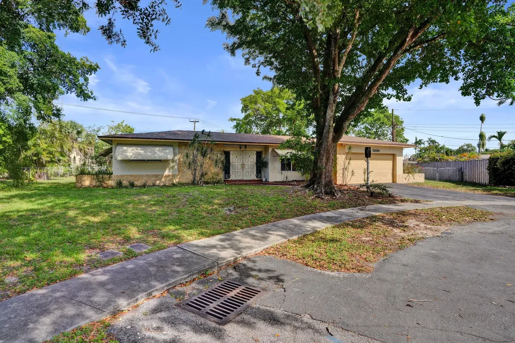 5200 SW 8th Street Plantation FL 33317