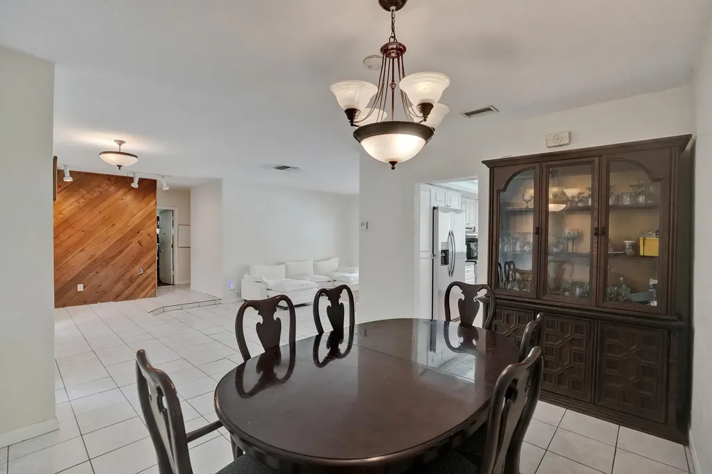 5200 SW 8th Street Plantation FL 33317
