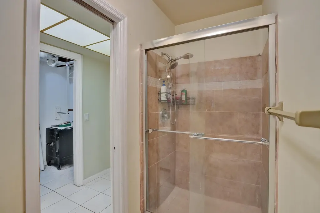 5200 SW 8th Street Plantation FL 33317