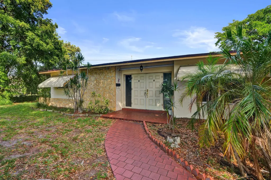 5200 SW 8th Street Plantation FL 33317