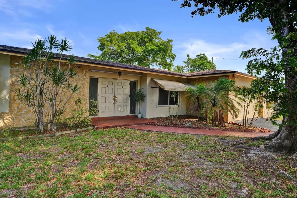 5200 SW 8th Street Plantation FL 33317