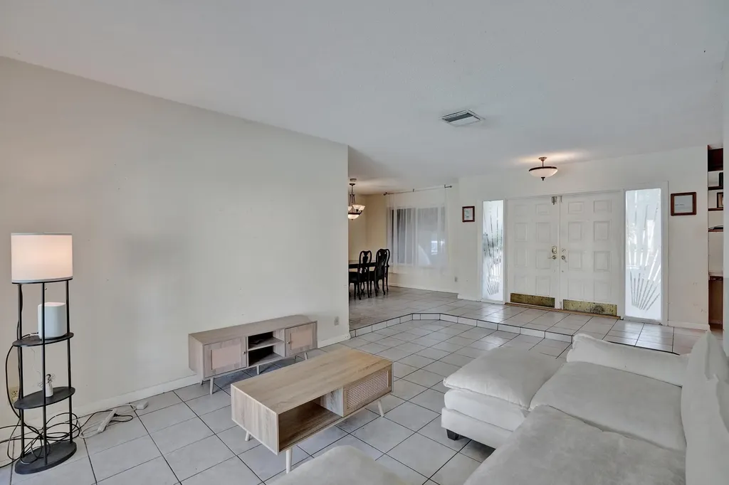 5200 SW 8th Street Plantation FL 33317