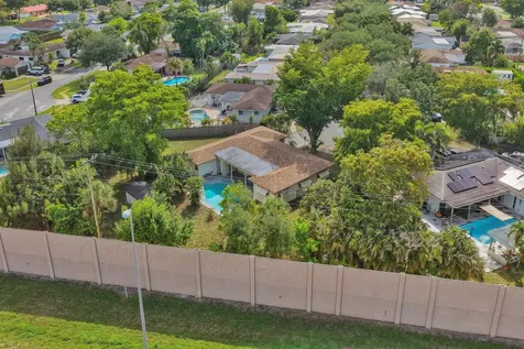 5200 SW 8th Street Plantation FL 33317