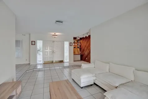 5200 SW 8th Street Plantation FL 33317