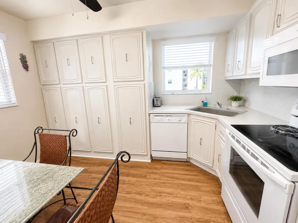 18 Colonial Club Drive Boynton Beach FL 33435