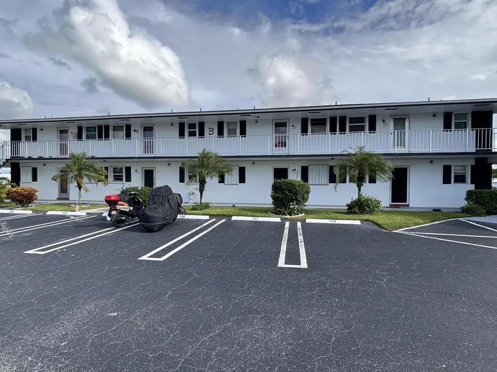 1112 Lake Terrace Boynton Beach FL 33426