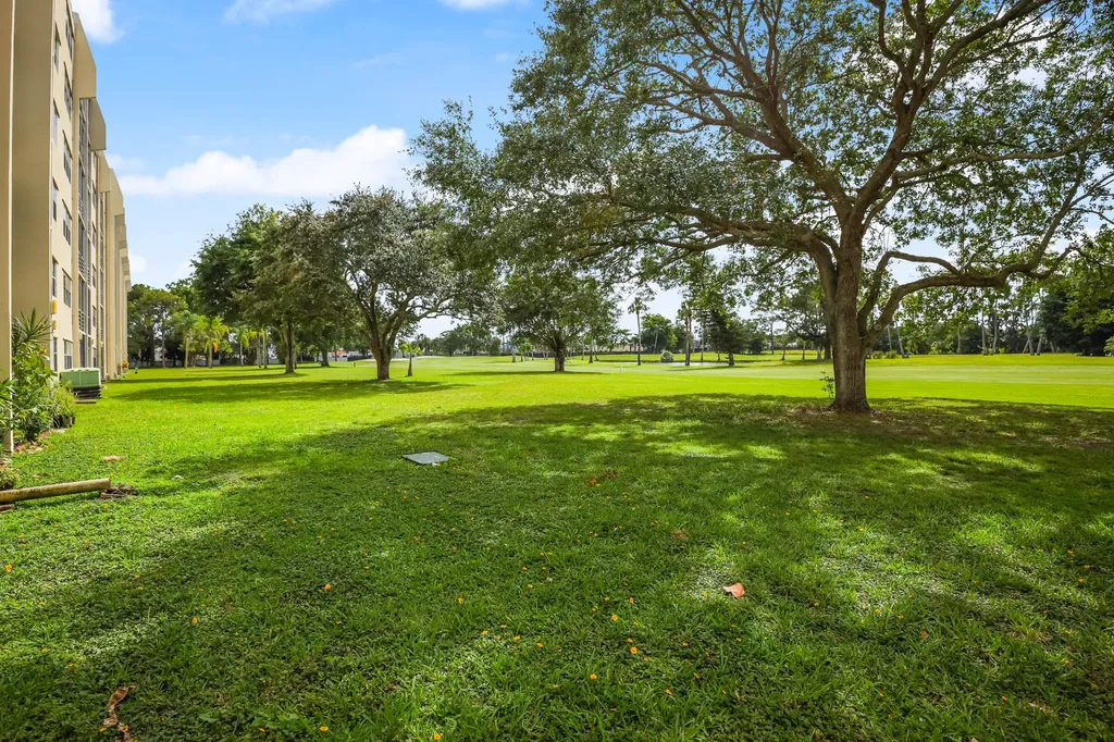 3951 Via Poinciana Lake Worth FL 33467