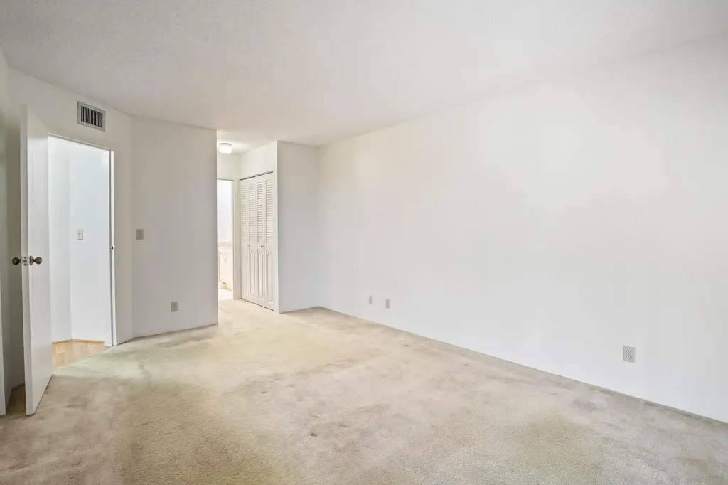 3951 Via Poinciana Lake Worth FL 33467
