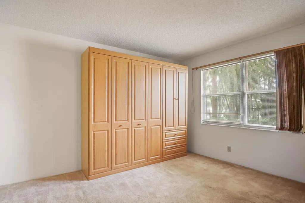 3951 Via Poinciana Lake Worth FL 33467