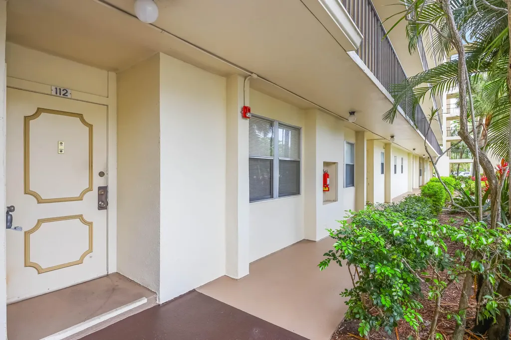 3951 Via Poinciana Lake Worth FL 33467